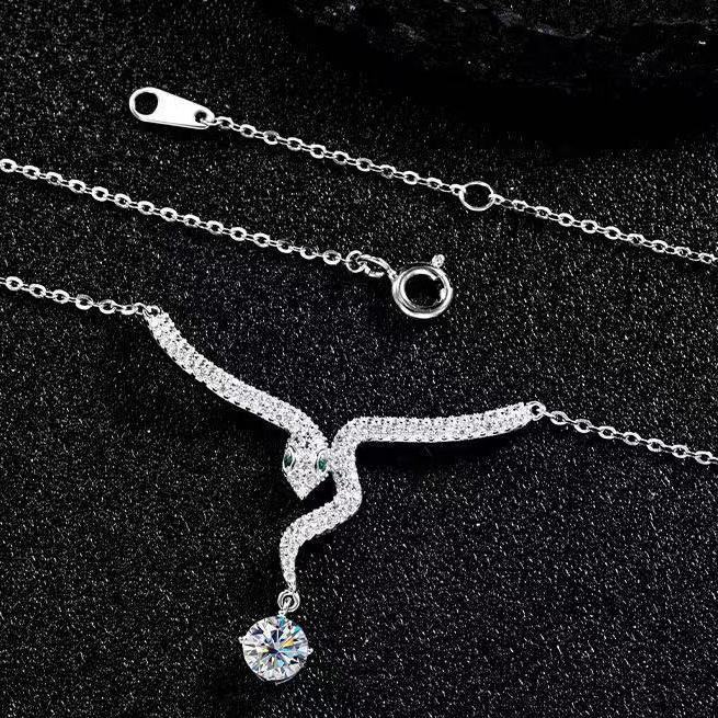 Taoist full diamond snake necklace, zodiac snake year, zircon collarbone chain, personalized wind, natal year, small snake fringed pendant.