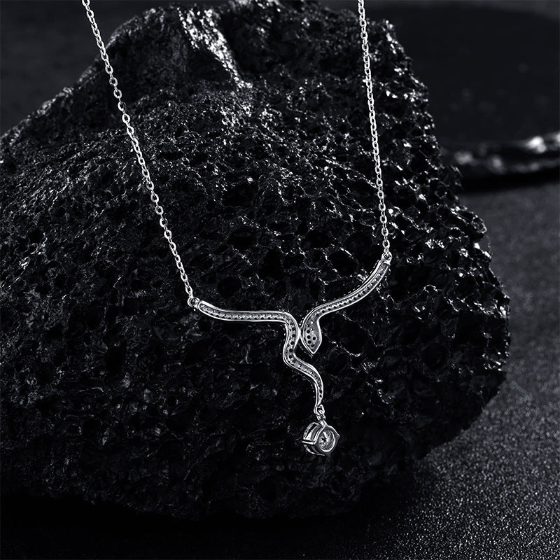 Taoist full diamond snake necklace, zodiac snake year, zircon collarbone chain, personalized wind, natal year, small snake fringed pendant.