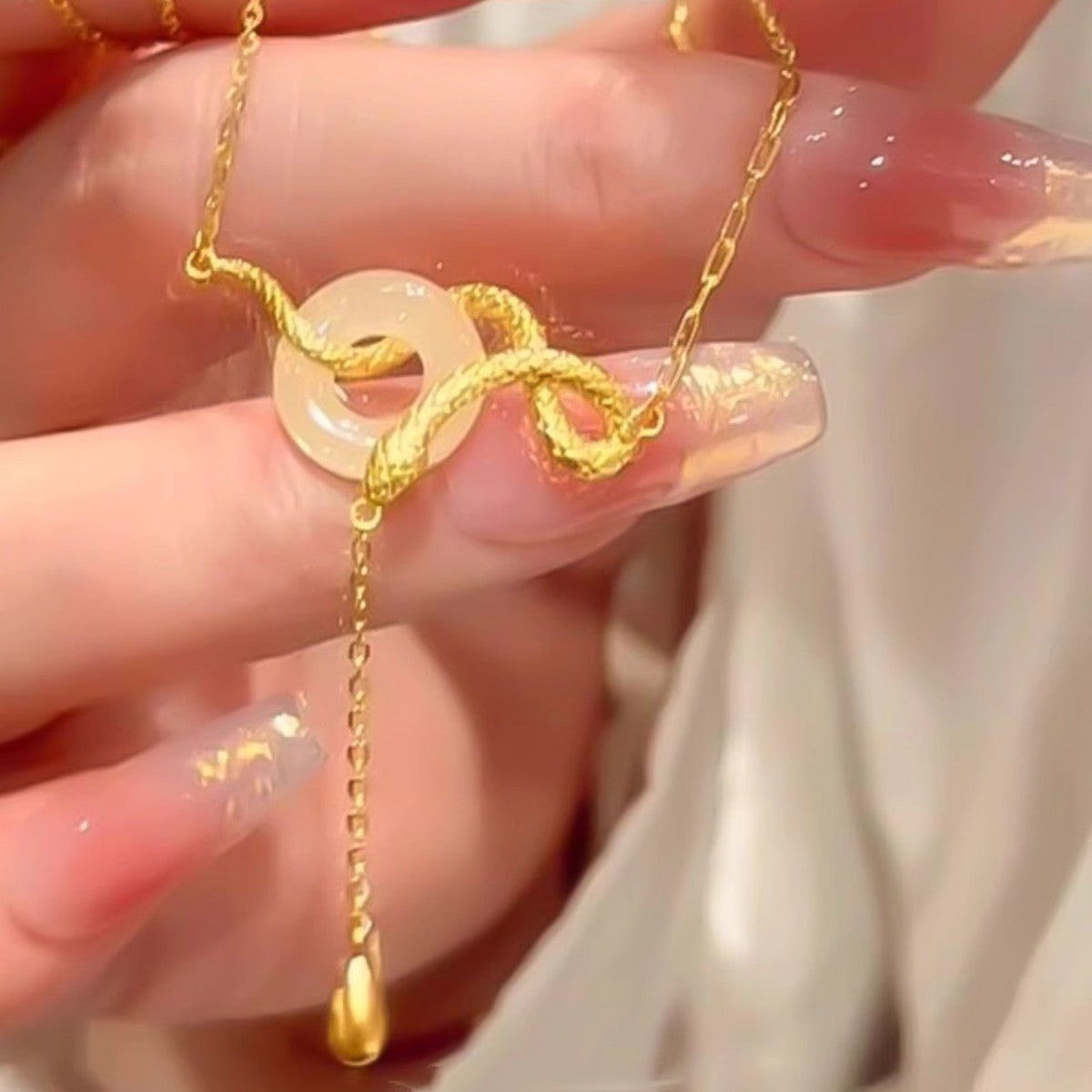 Taoist New Chinese Seiko Spirit Snake White Chalcedony Safety Buckle Necklace Female Versatile Temperament Exquisite Year of the Snake Non-fading Collarbone Chain